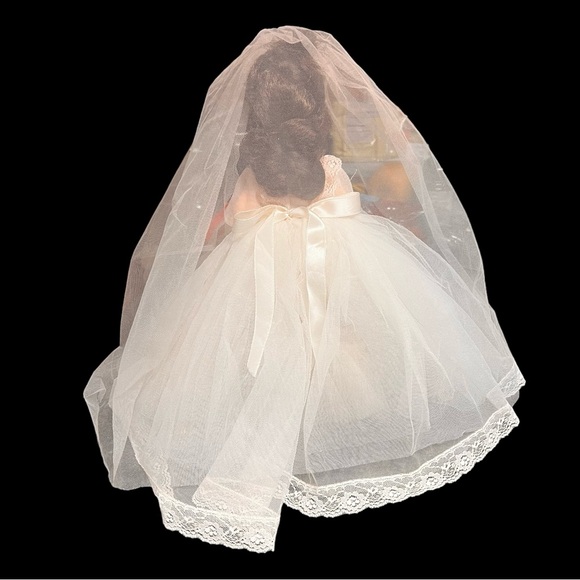 Madame Alexander Vintage Bride Doll 1570 - Picture 3 of 6